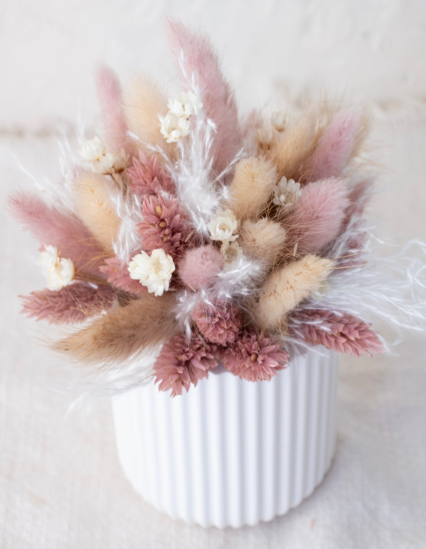 Handgemaakt potje met droogbloemen